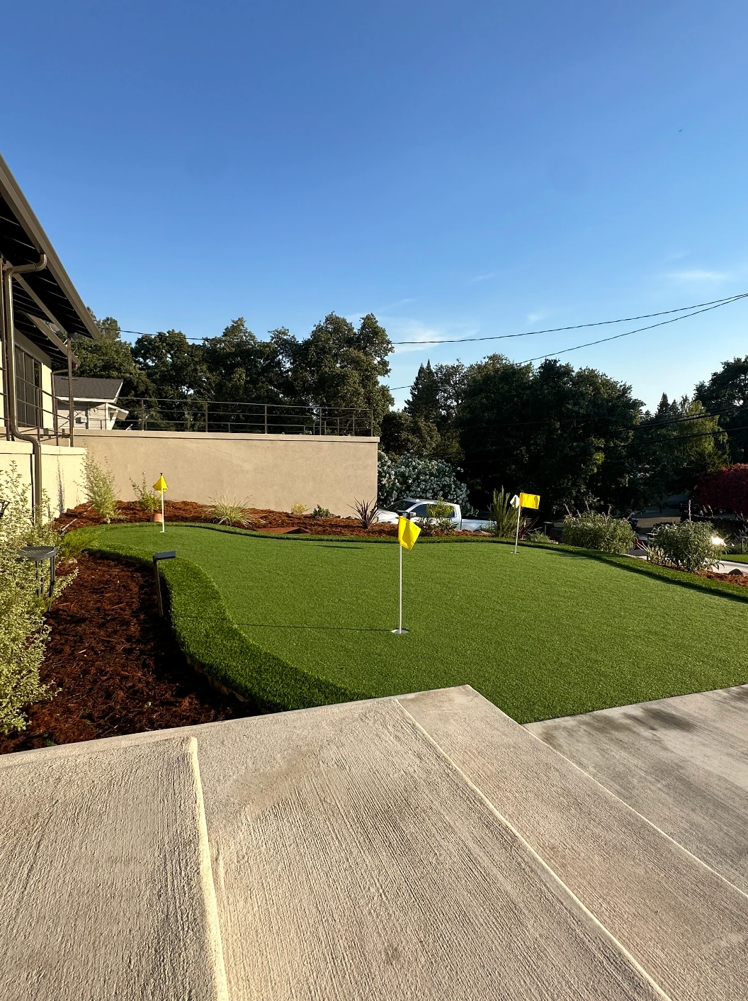 Exterior front yard landscaping